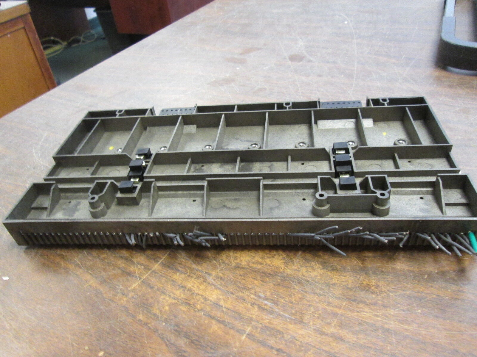 Emerson KJ4001X1-BE1 8-Wide Carrier 12P0818X072 Rev L Localbus: 12.6VDC 8A Used