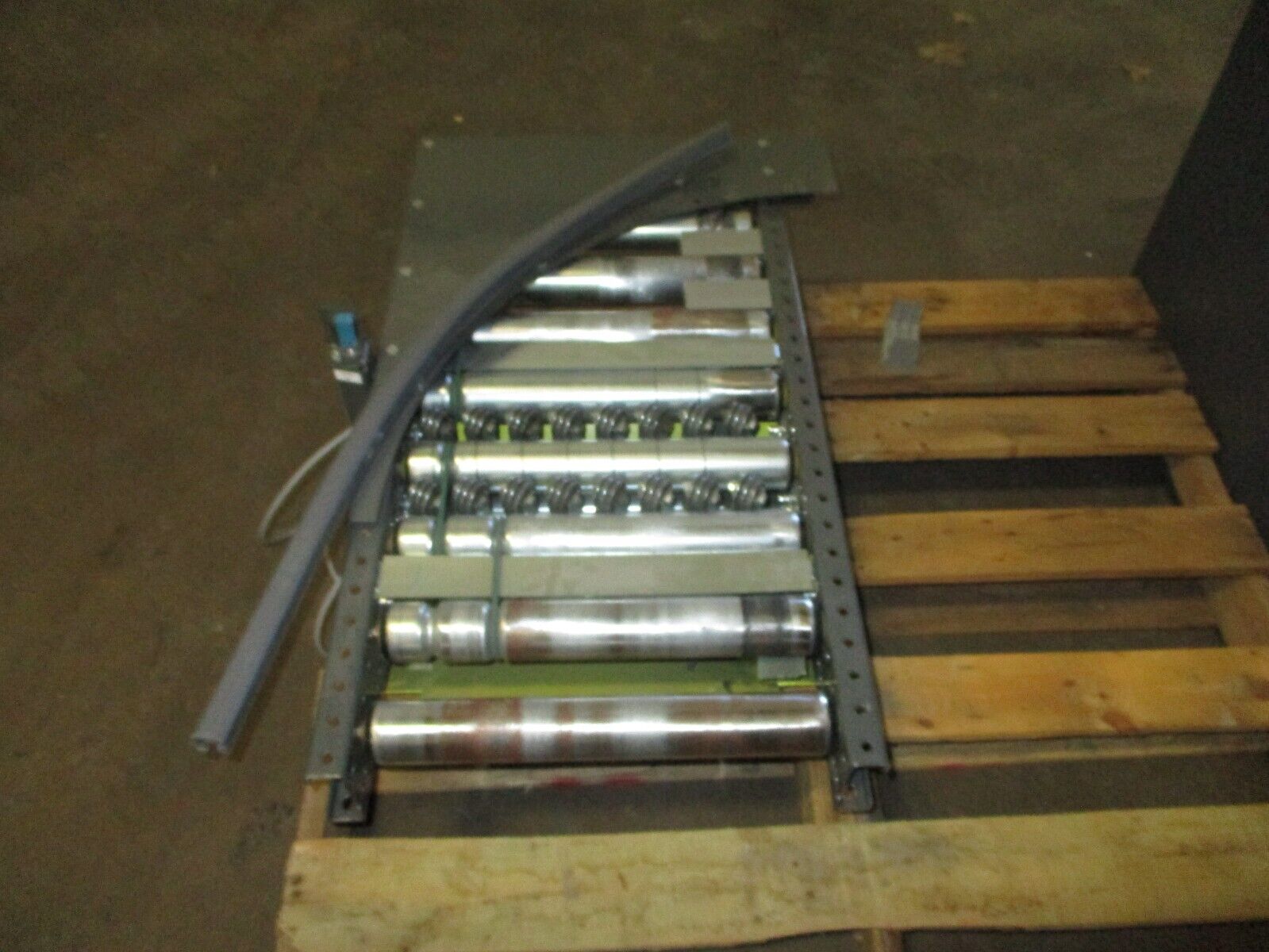 KNAPP Conveyor Belt 480V 3Ph Rail Length: 32" Roller Width: 14 7/8" Used