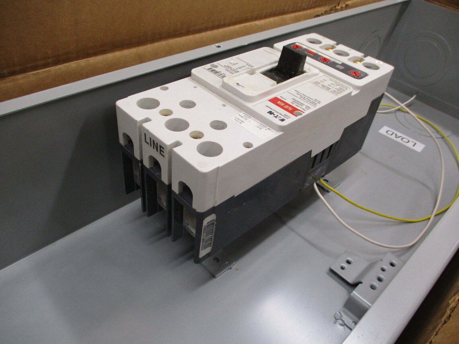 Eaton Enclosed Circuit Breaker HJD3250F 150A Trip 3P 600V FJDN250 Enclosure