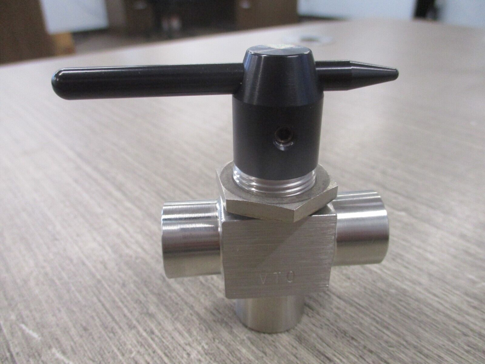 Swagelok Stainless Steel 3-Way Ball Valve SS-43GXF4-BKB-KL 2500 PSI New Surplus