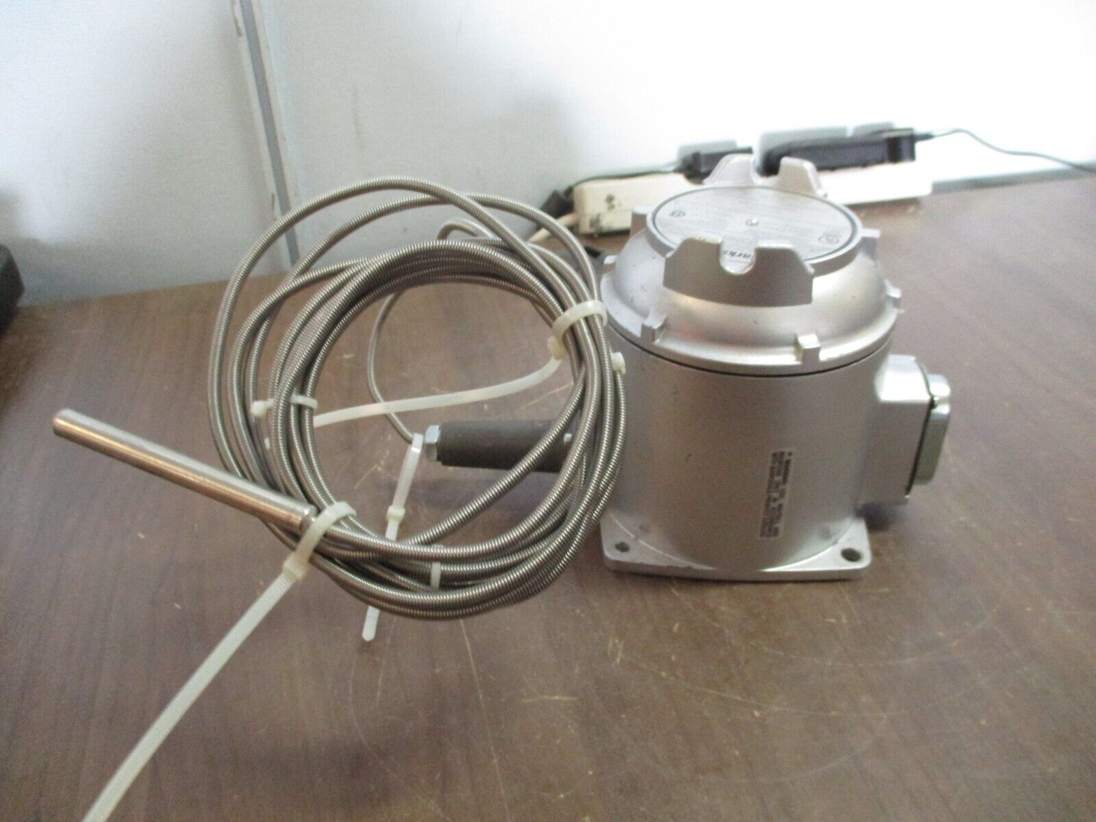 Barksdale Explosion Proof Thermostat T2X-H251S-12-A-RD Range: 0-255°F Used