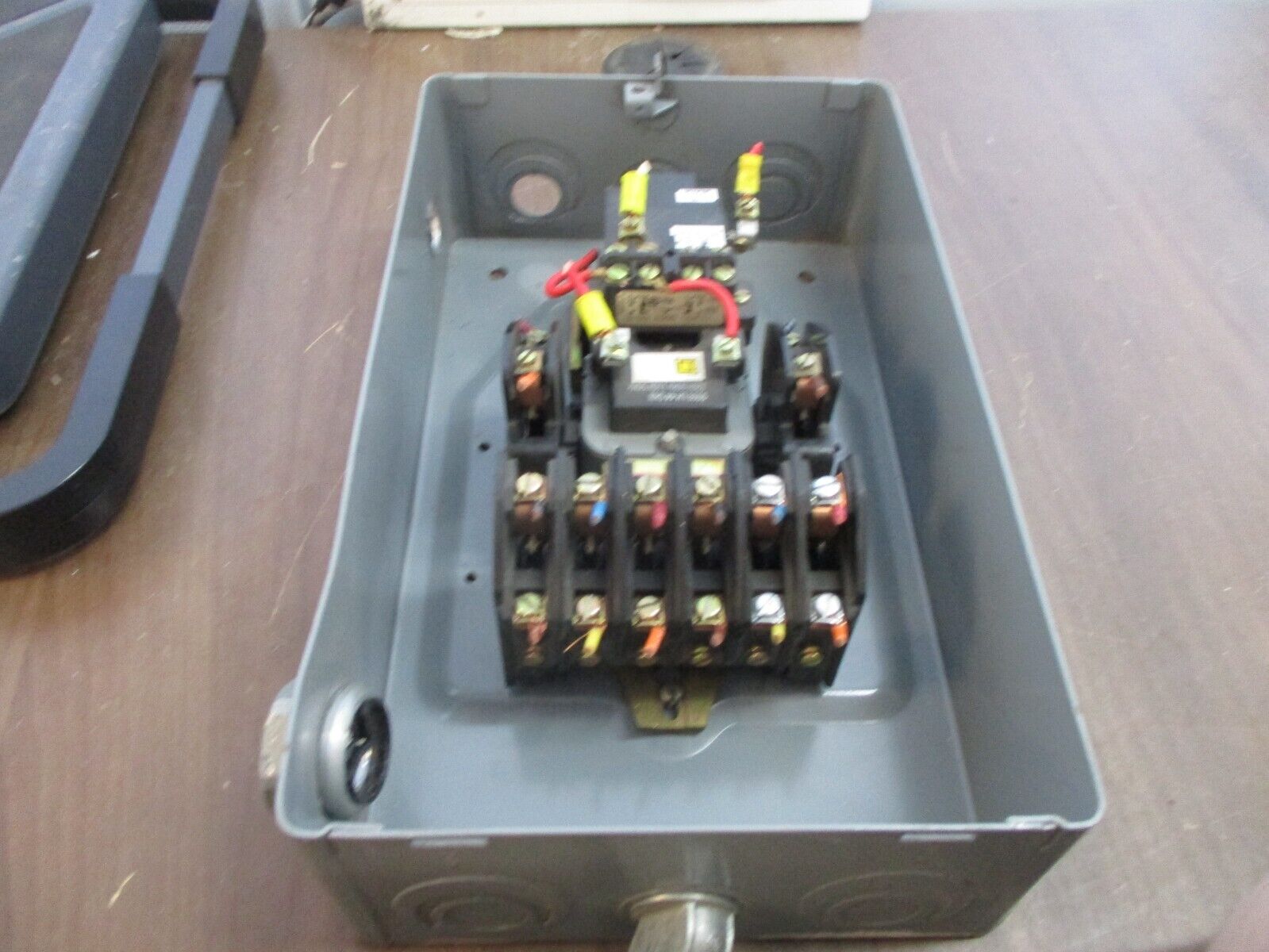 Square D Enclosed Lighting Contactor 8903 LXG60 Ser. B 120V Coil *Bent Cover*