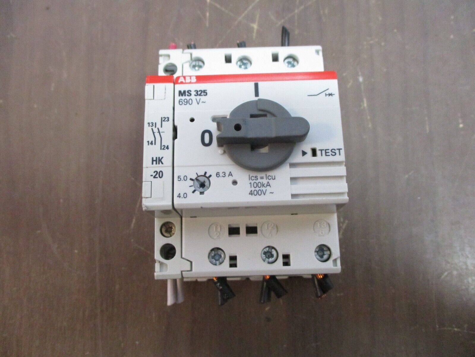 ABB Manual Starter MS 325 Trip: 4.0-6.3A 600V w/ Aux Contact Used