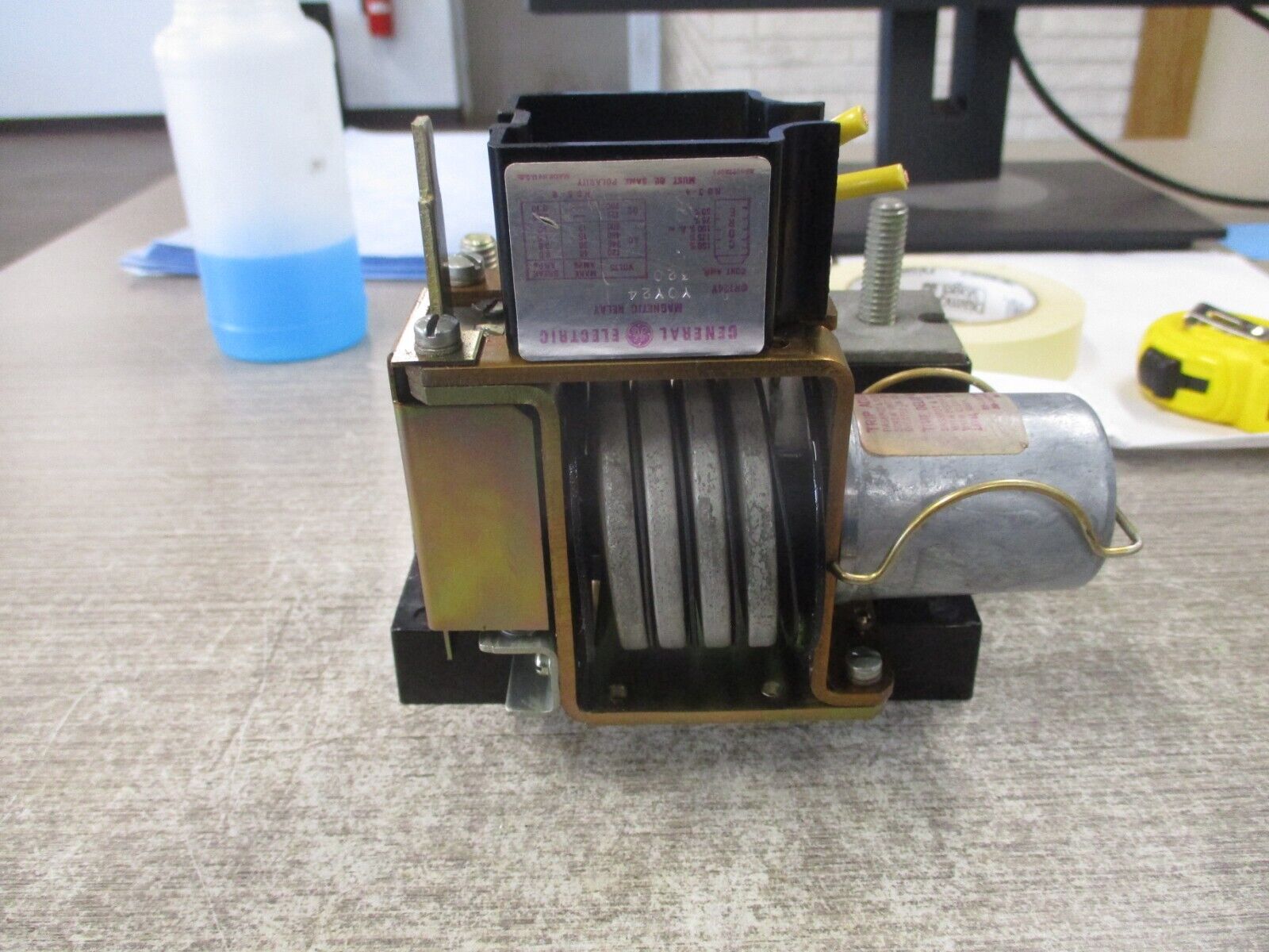 GE Magnetic Relay CR124YY0Y24 320A 600V Used