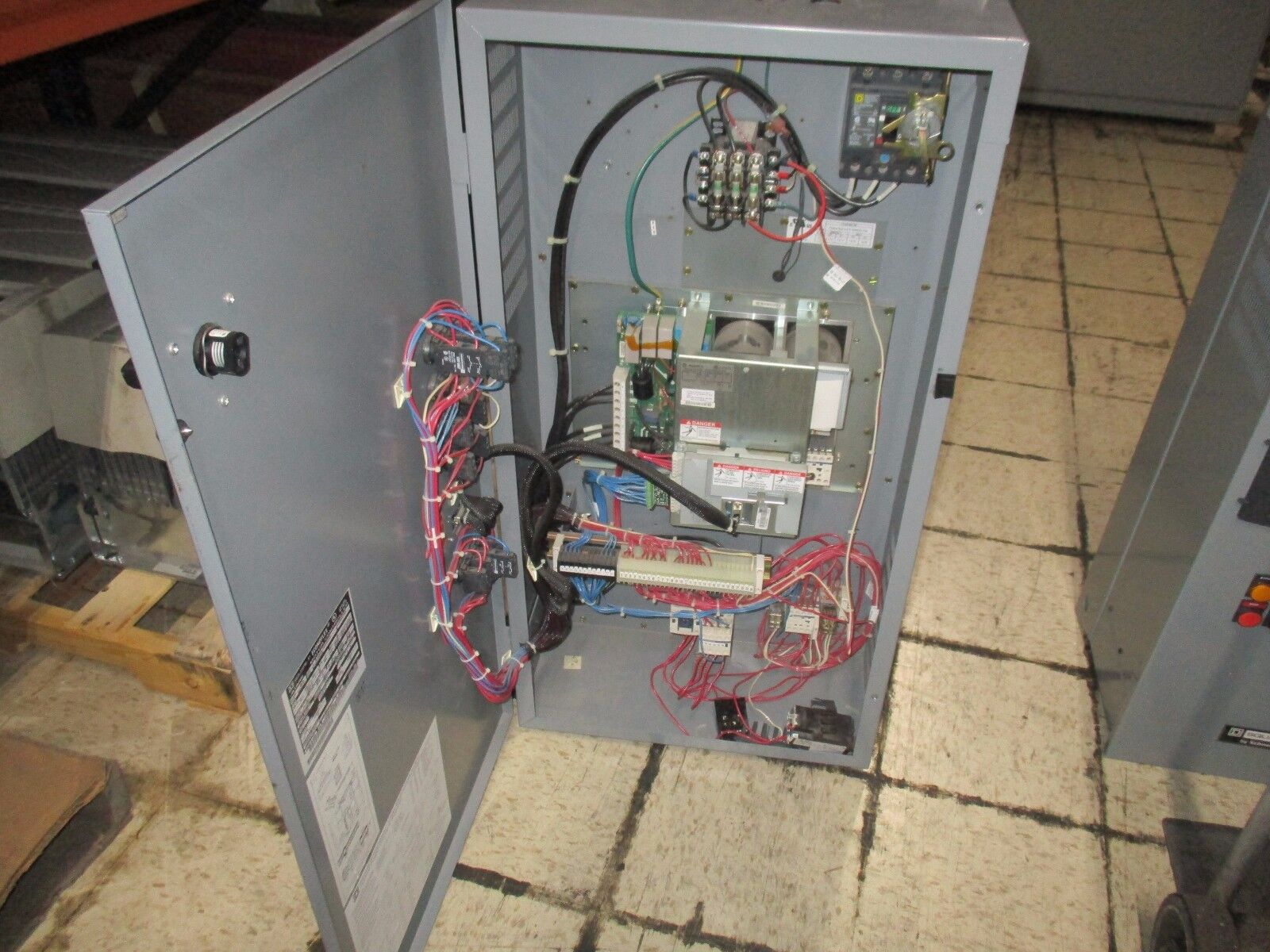 Square D Econoflex Altivar AC Drive 8839 584VY 20HP 3Ph Used