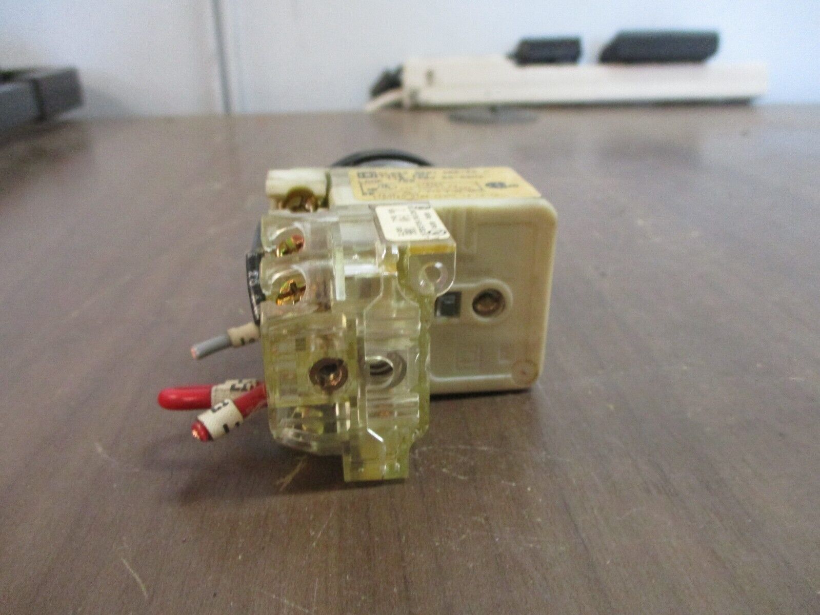 Square D Illuminated Push Button 9001 KM1 Ser. H 110-120V 50-60Hz Green Used