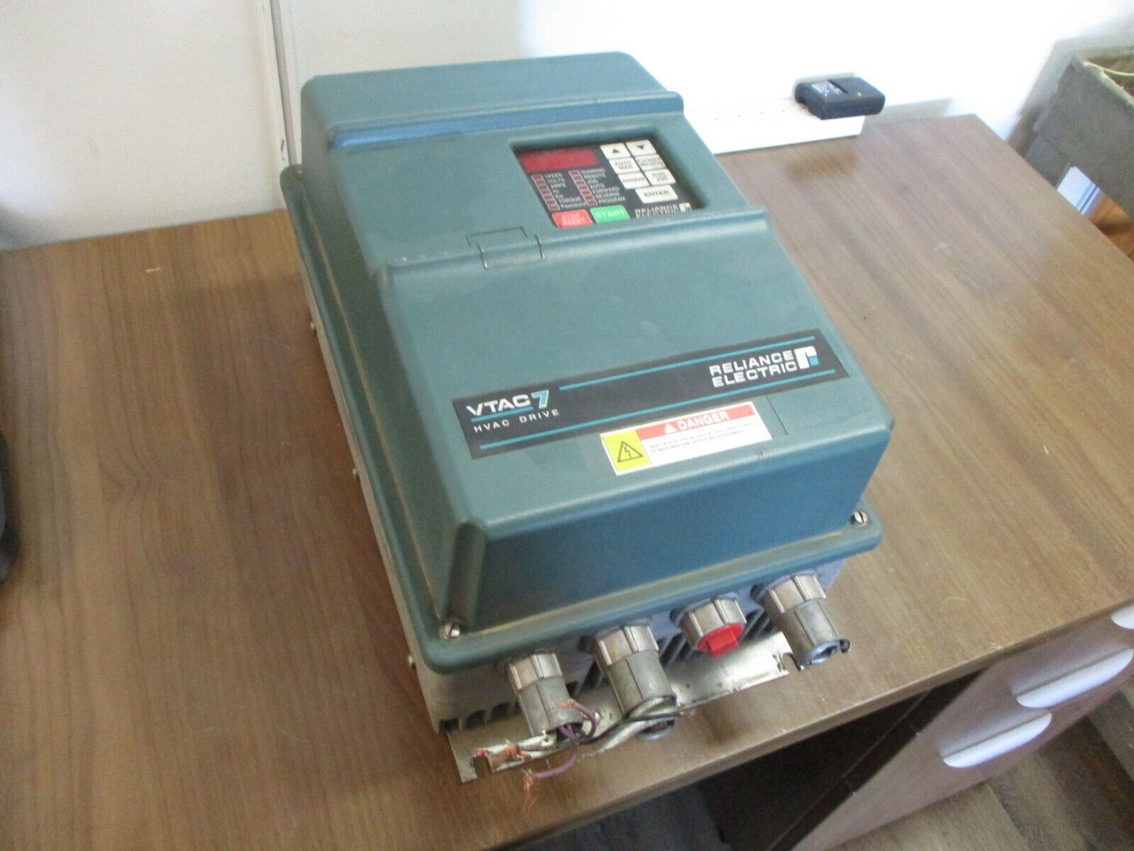 Reliance VTAC 7 GV3000 / SE AC Drive 25G4260 25HP 3Ph Type 12 Enclosure Used