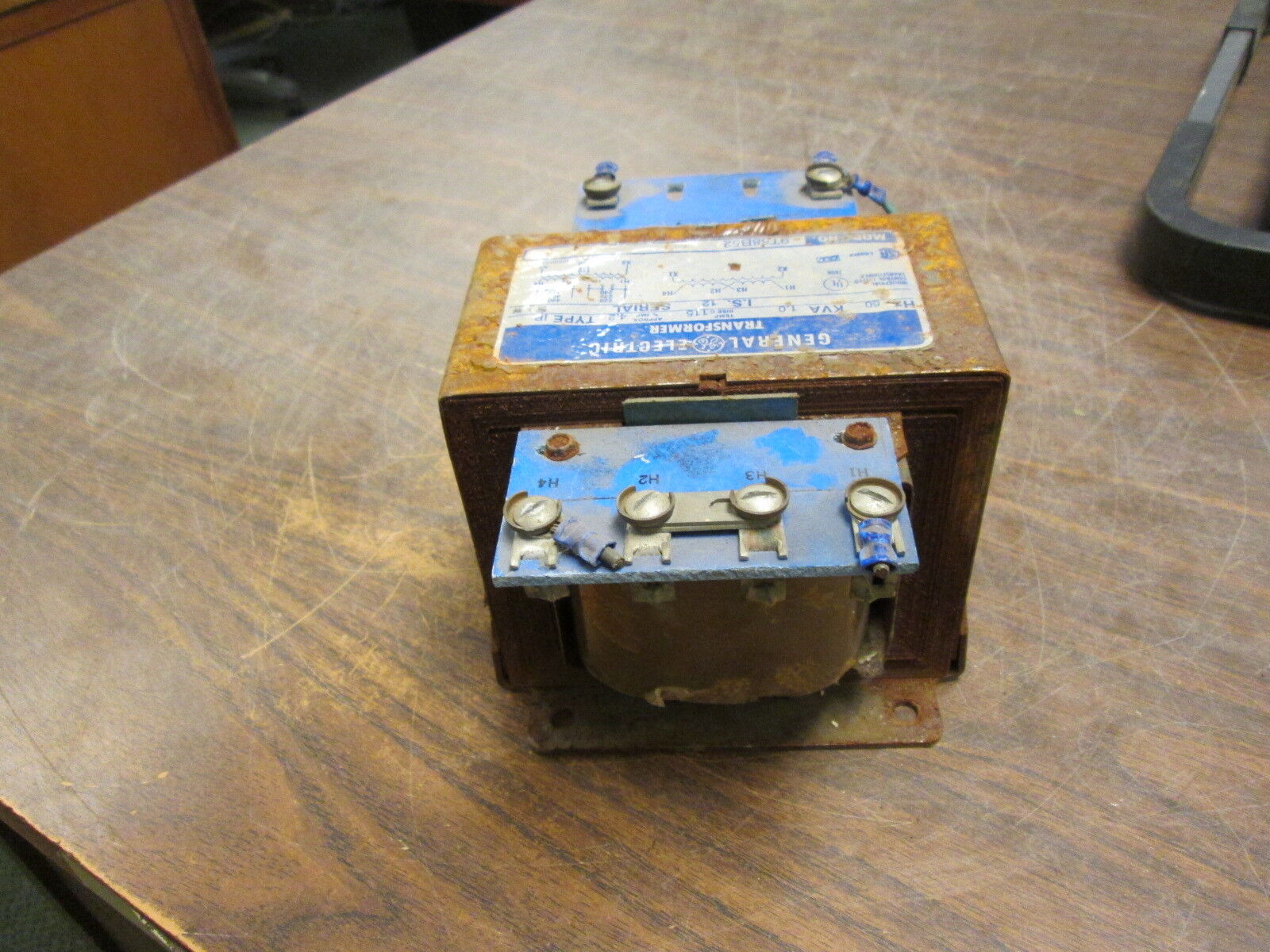 GE Type IP Transformer 9T58B52 1KVA Pri: 240/480V Sec: 120V 60Hz Used