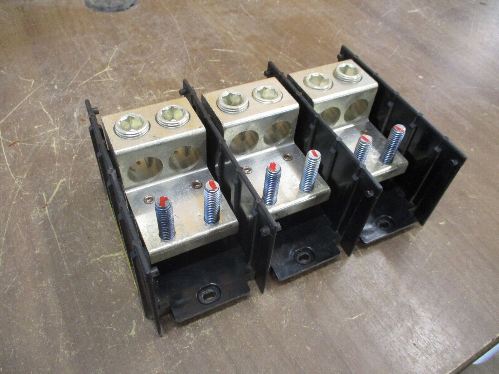 Buss Power Distribution Block 16582-3 760A 600V 3P Load (2): 3/8-STUD Used