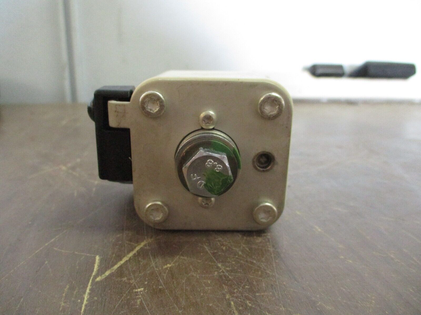 Bussmann Fuse w/ Terminal Screw 170M4467 700A 700V Used