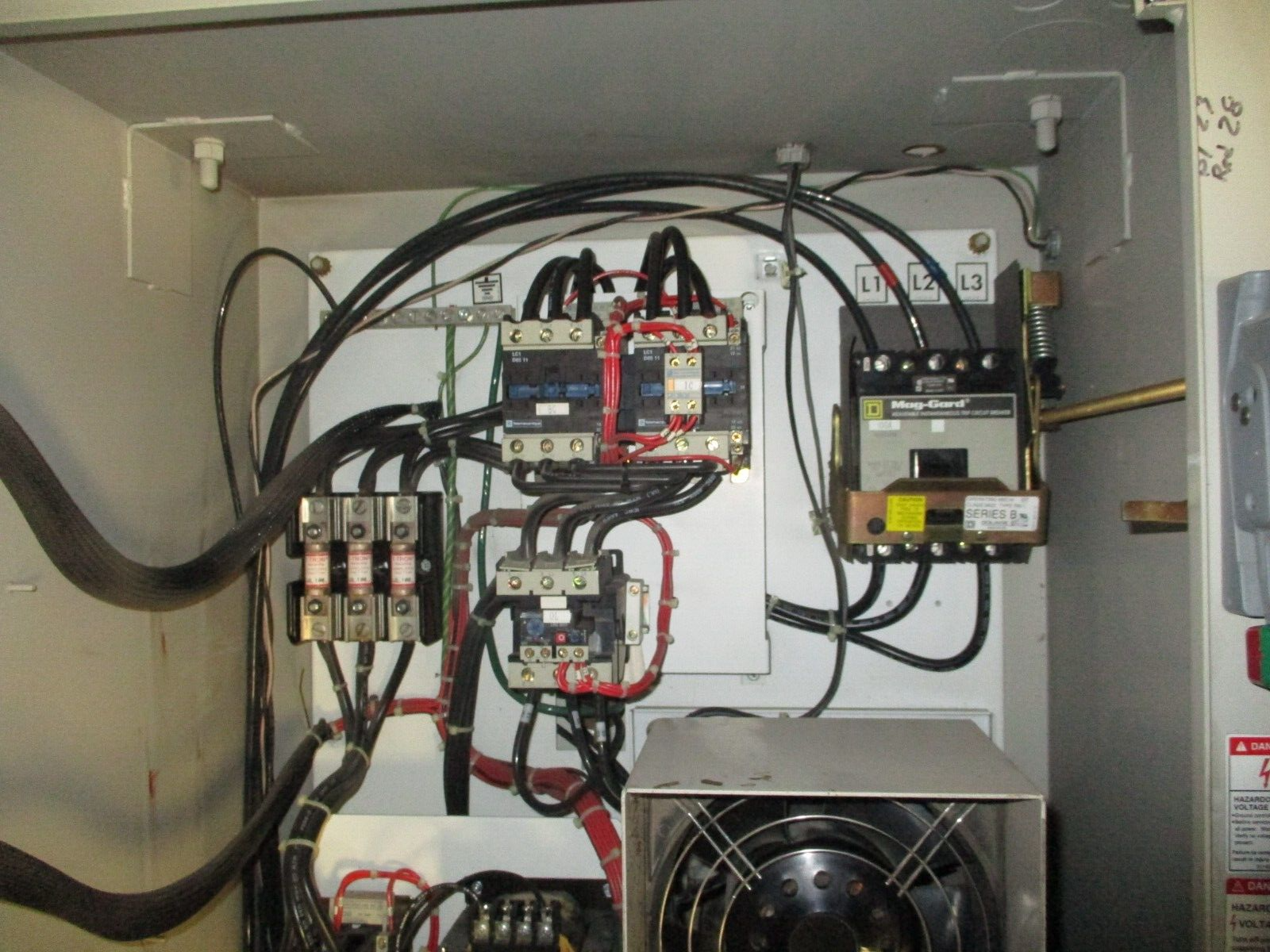 Square D Altivar AC Drive 8839 ATV66D16M2 Ser. A 15HP 3Ph Type 1 Enclosure Used