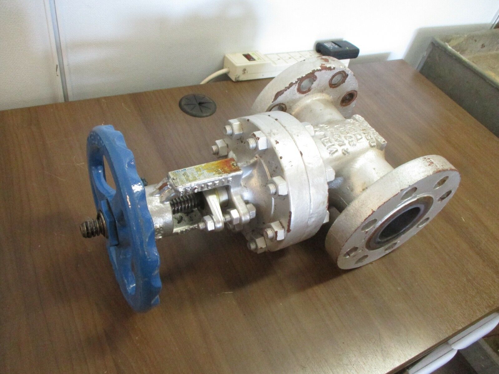 Velan Gate Valve F09-1064C-02TY-W320 Mod. A Size: 2 1/2" Class: 300 Body: WCB