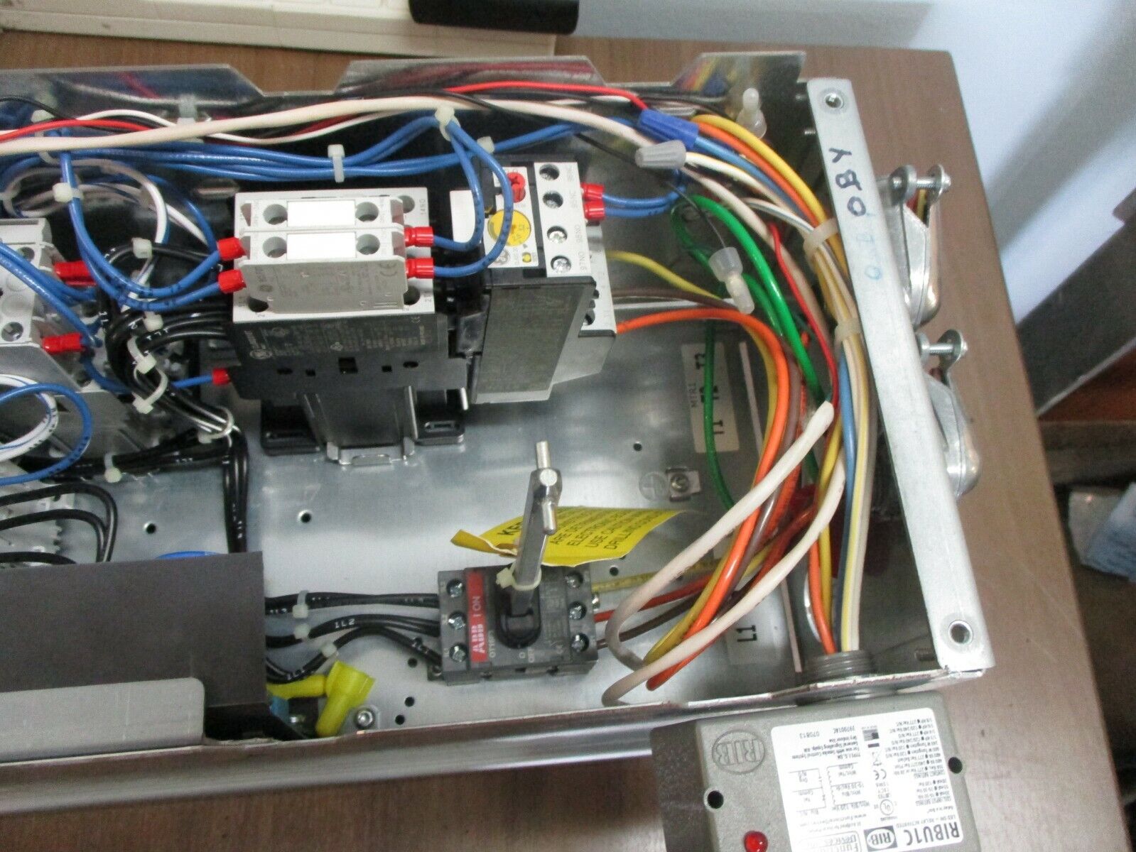 Trane TR200 AC Drive w/ Bypass 131L1000 2HP 3Ph w/ Keypad Used