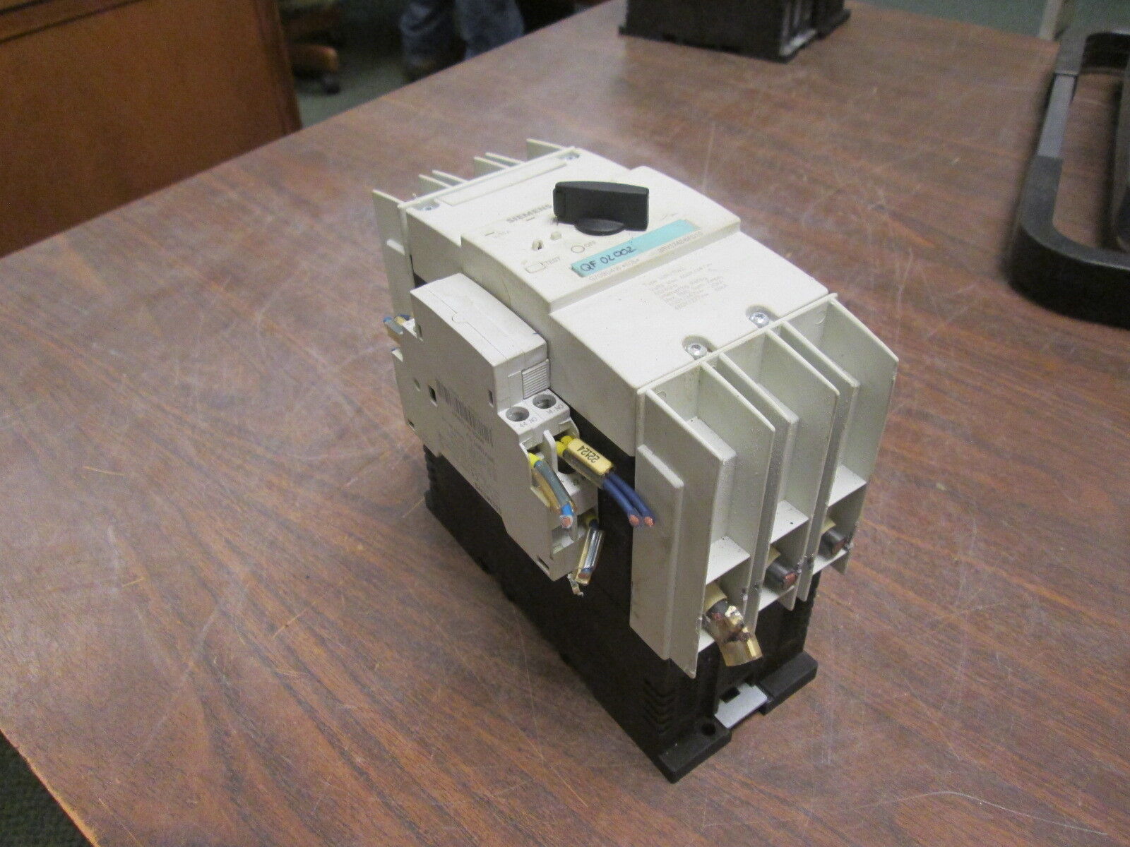 Siemens Sirius Motor Protector 3RV1742-5FD10 35A 600V w/ Aux Contact Used