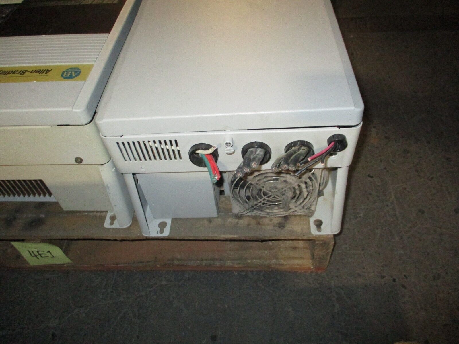 Allen-Bradley 1336 Plus II AC Drive 1336F-B040-AA-EN-L6 40HP 3Ph w/ Keypad Used