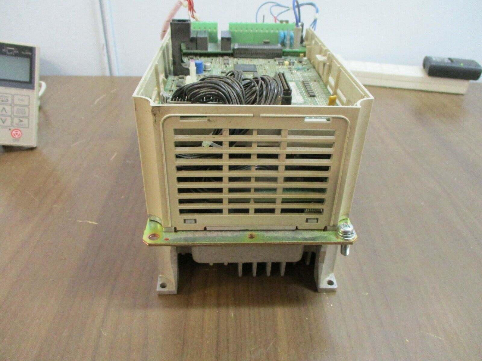 Yaskawa E7 AC Drive CIMR-E7U43P7 5HP 3Ph w/Keypad *No Cover* Used