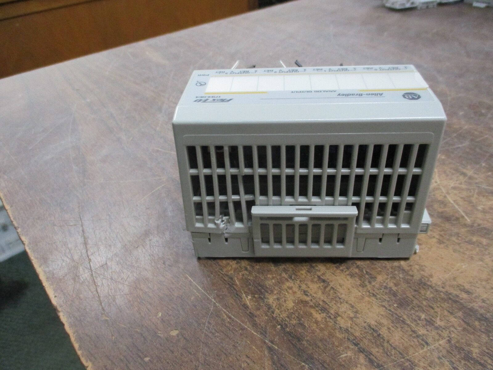 Allen-Bradley Analog Output 1794-OE4 *Cracked Vent* Used