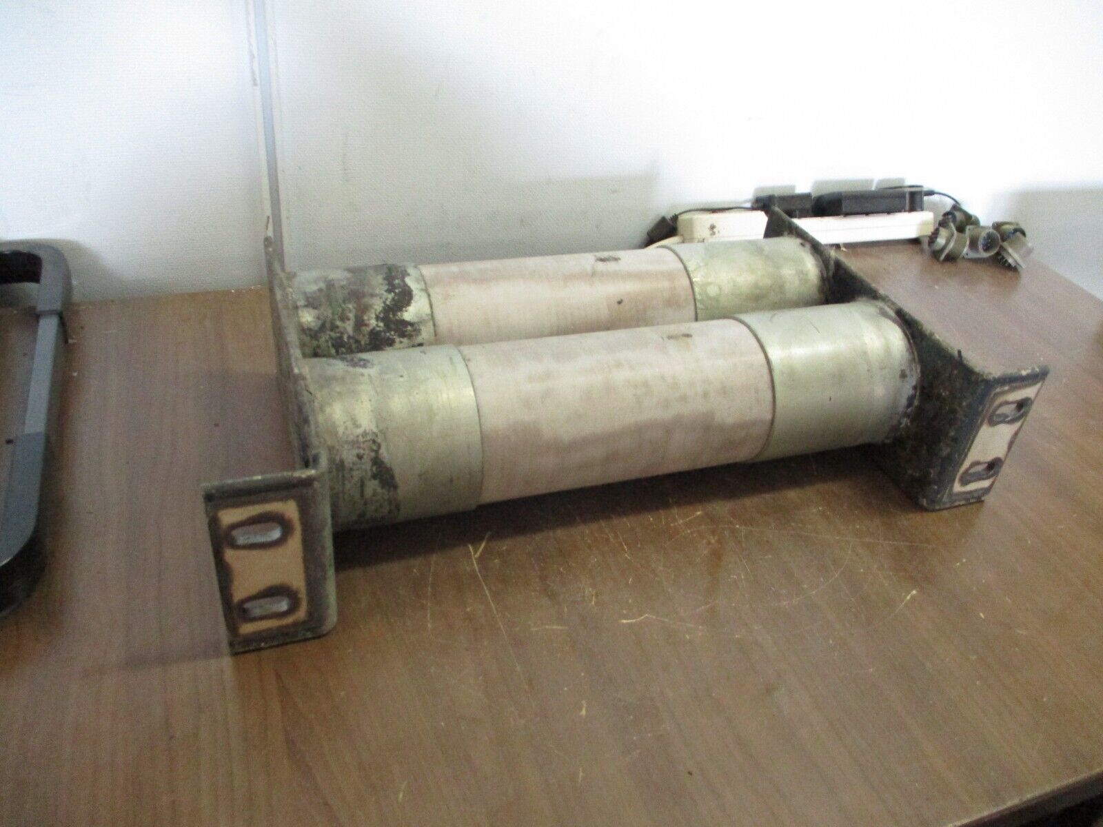 Cutler-Hammer CLE-600 Fuse 5CLE-1100 600E 2.75/5.5kV 50/60Hz Used