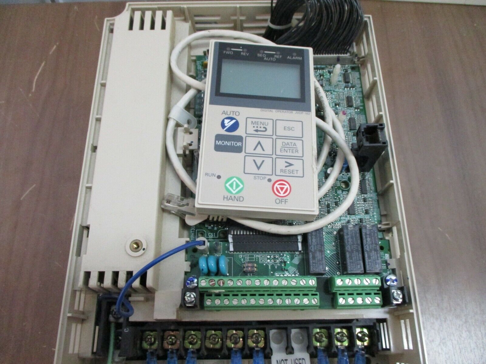 Yaskawa E7 AC Drive CIMR-E7U47P5 10HP 3Ph w/Keypad *No Cover* Used