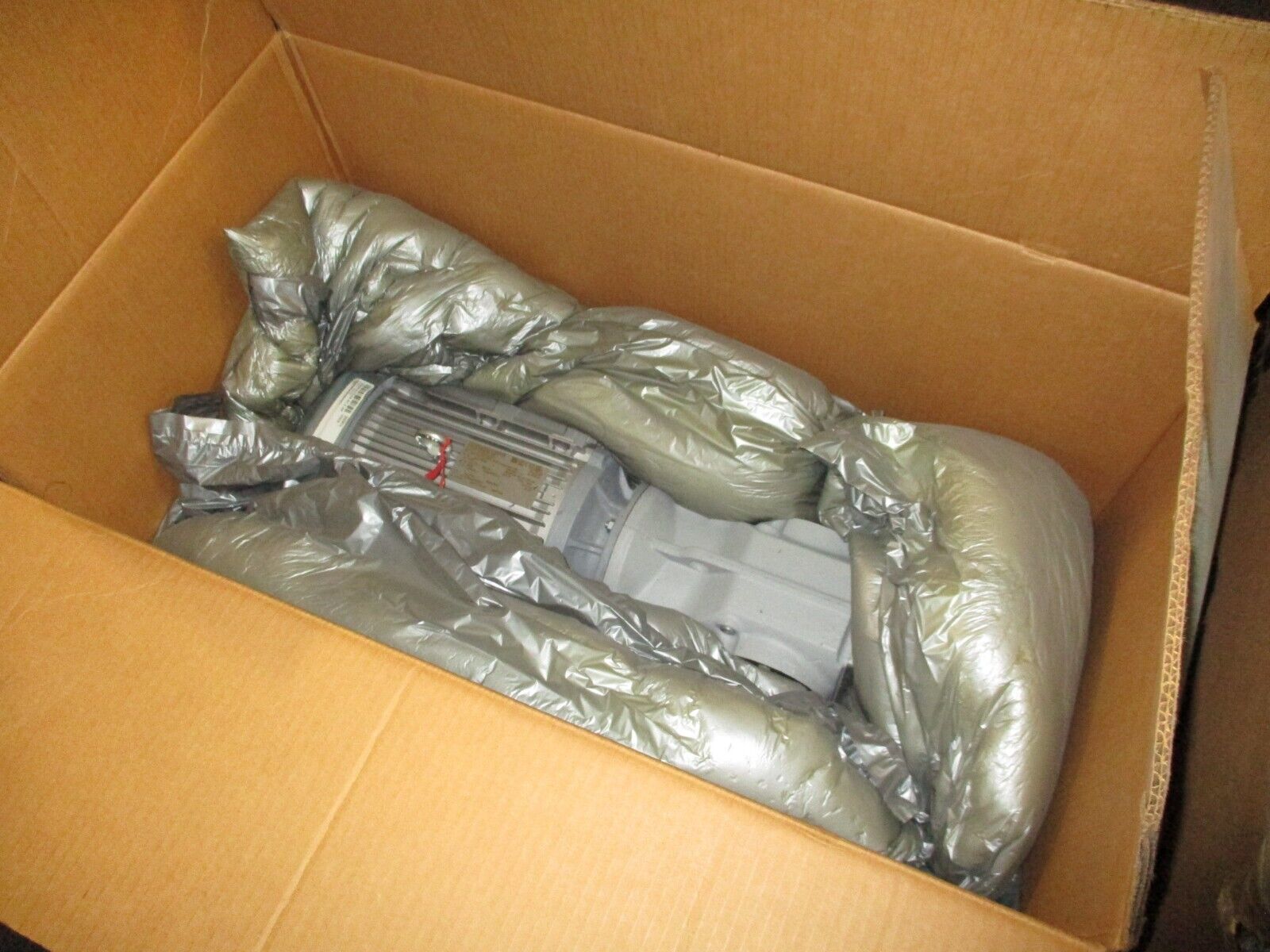 SEW-EURODRIVE Gearmotor KA47/T DRN100LM4 3HP 1800RPM 230/460V 8.40/4.20A 60Hz