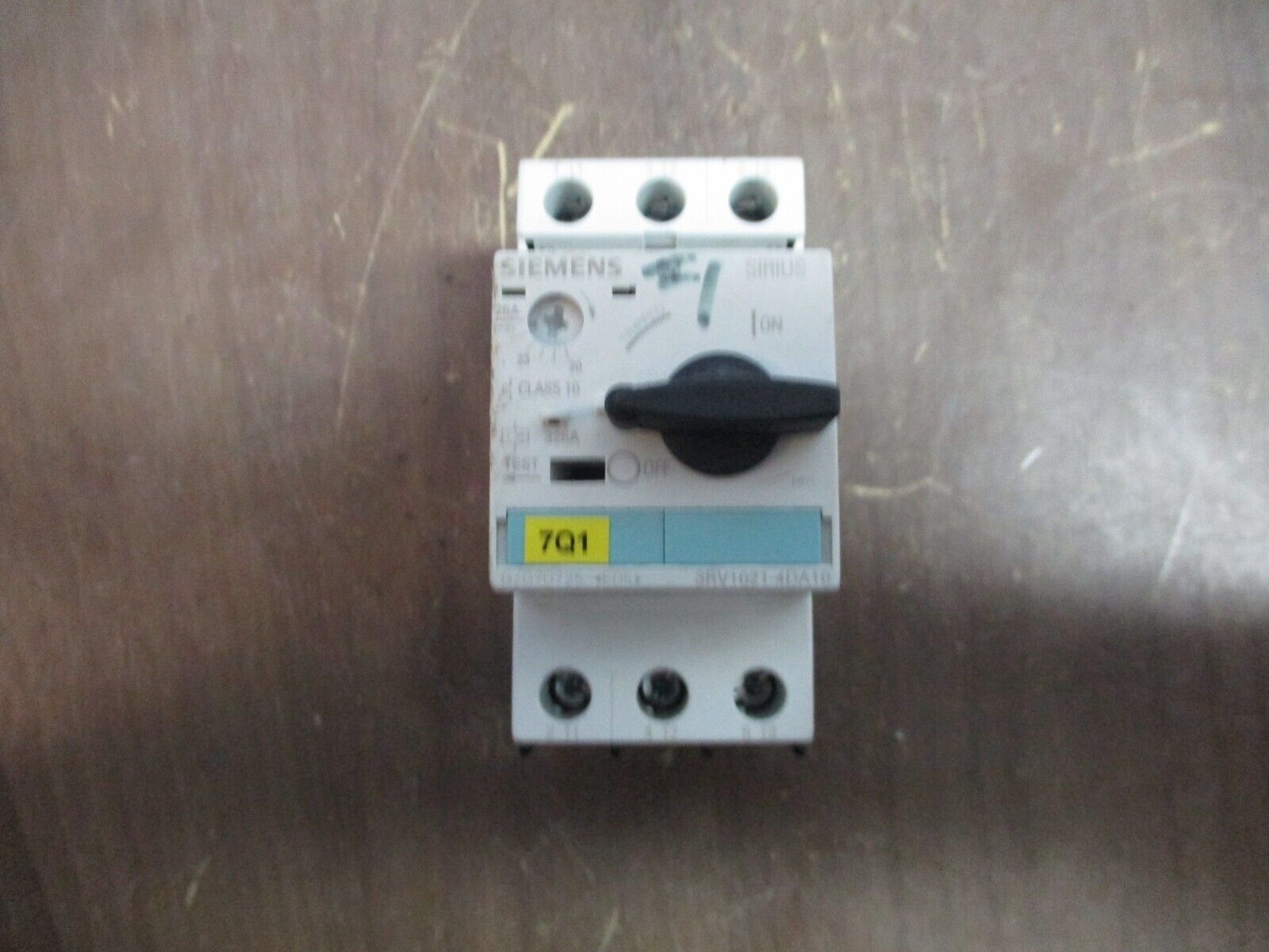 Siemens Sirius Motor Protector 3RV1021-4DA10 Trip: 20-25A 600V *Cracked* Used