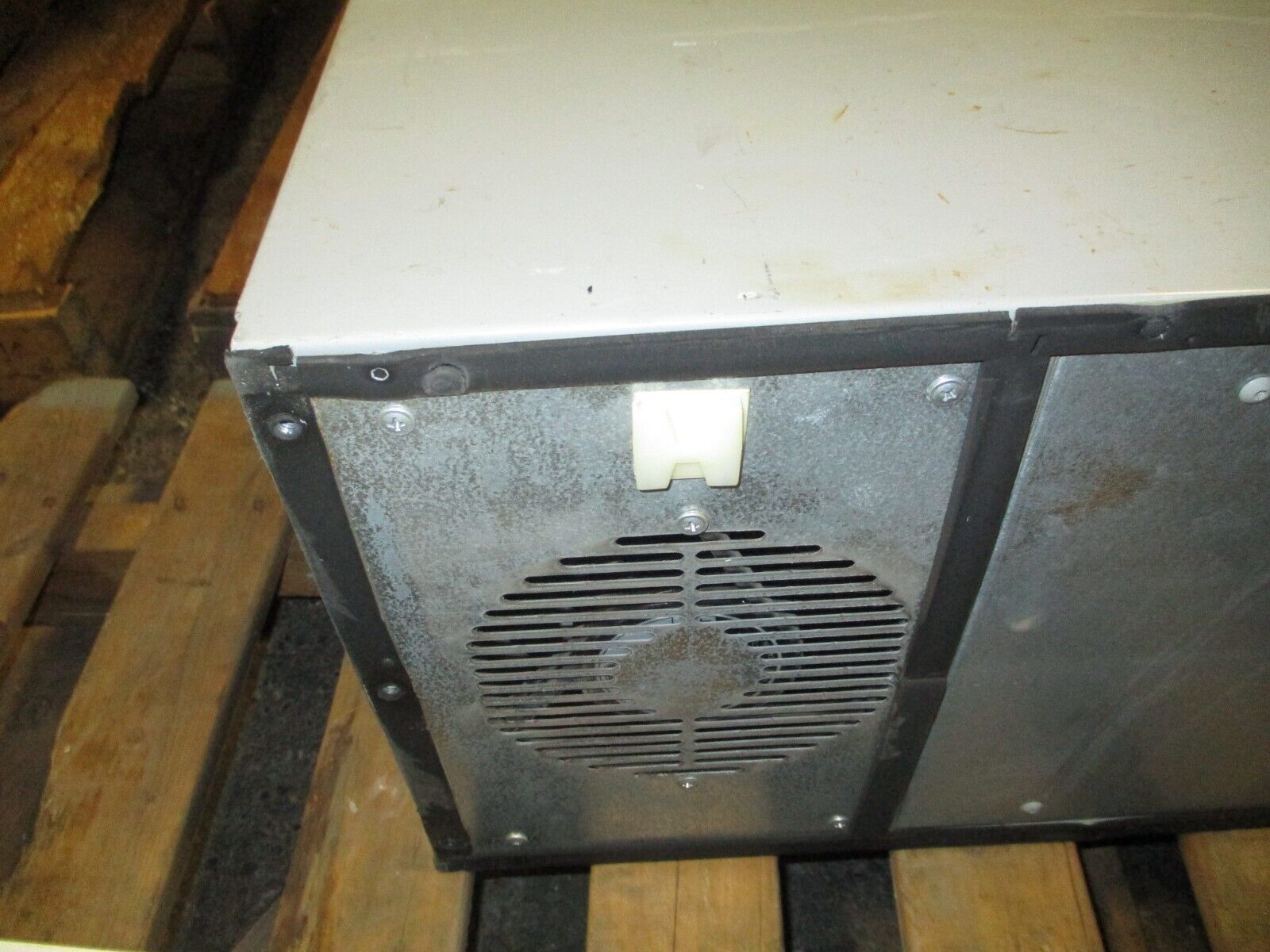 APW Mclean Air Conditioner M33-0326-G014 230/460/575V 1Ph 50-60Hz 50-125°F Used