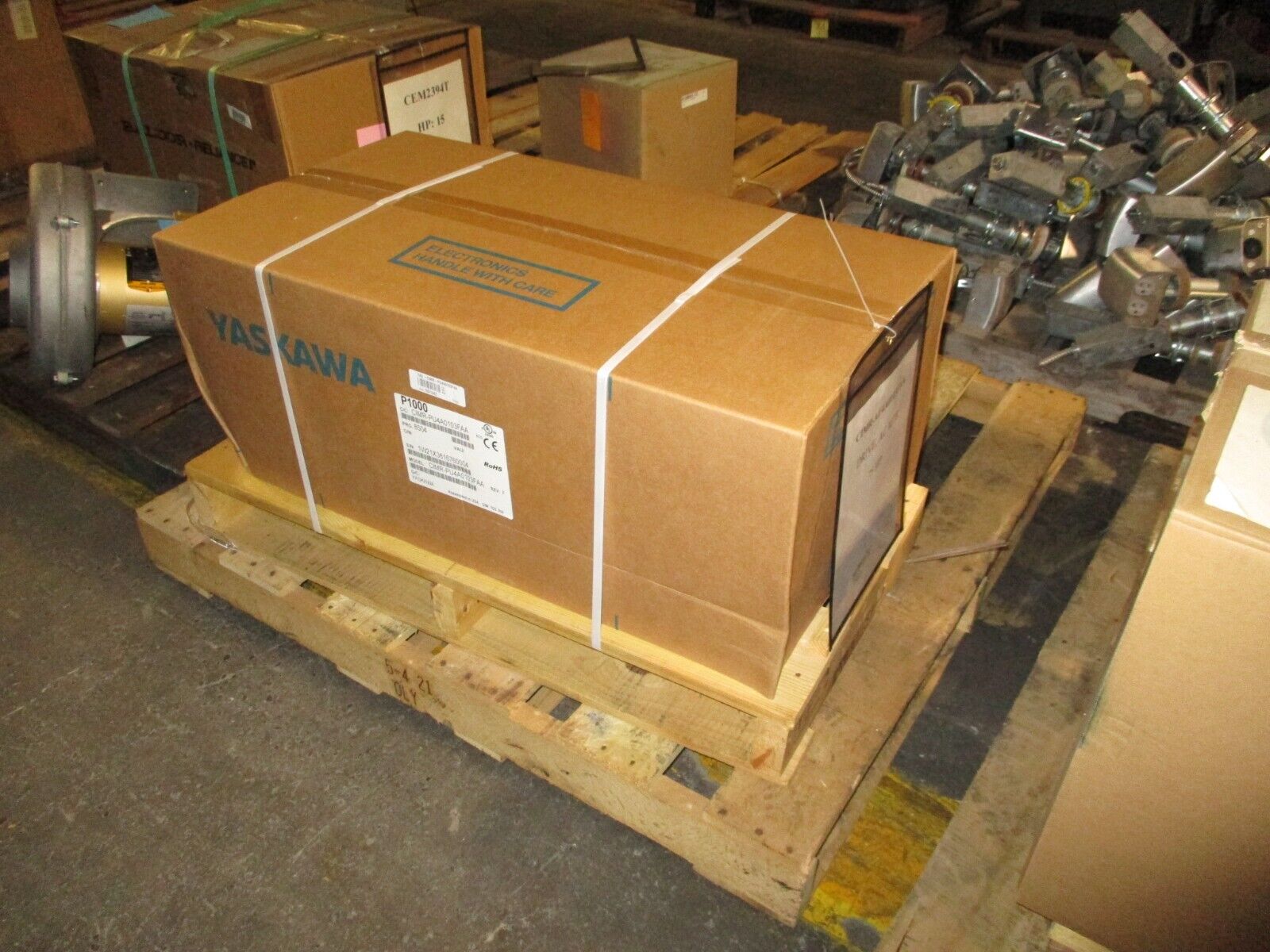 Yaskawa P1000 AC Drive CIMR-PU4A0103FAA Rev F 75HP 480V *Dented Box* New Surplus