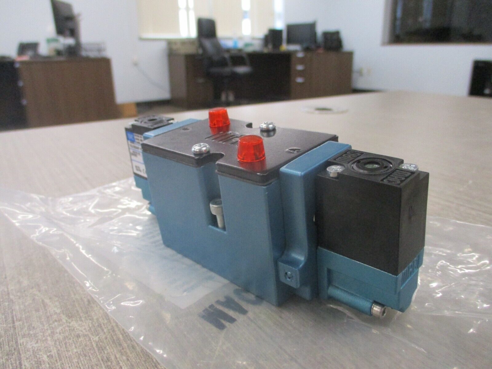 MAC Solenoid Valve 82A-BF-000-TU-DDAP-1DA New Surplus
