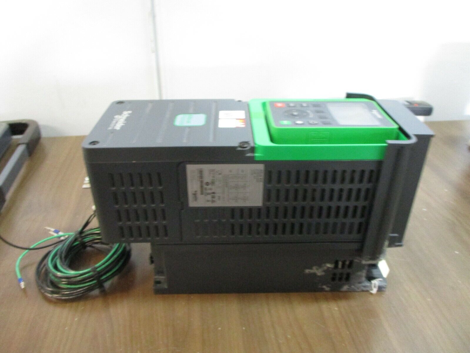 Schneider Electric Altivar 930 AC Drive ATV930U22N4 3HP 3Ph w/ Keypad Used