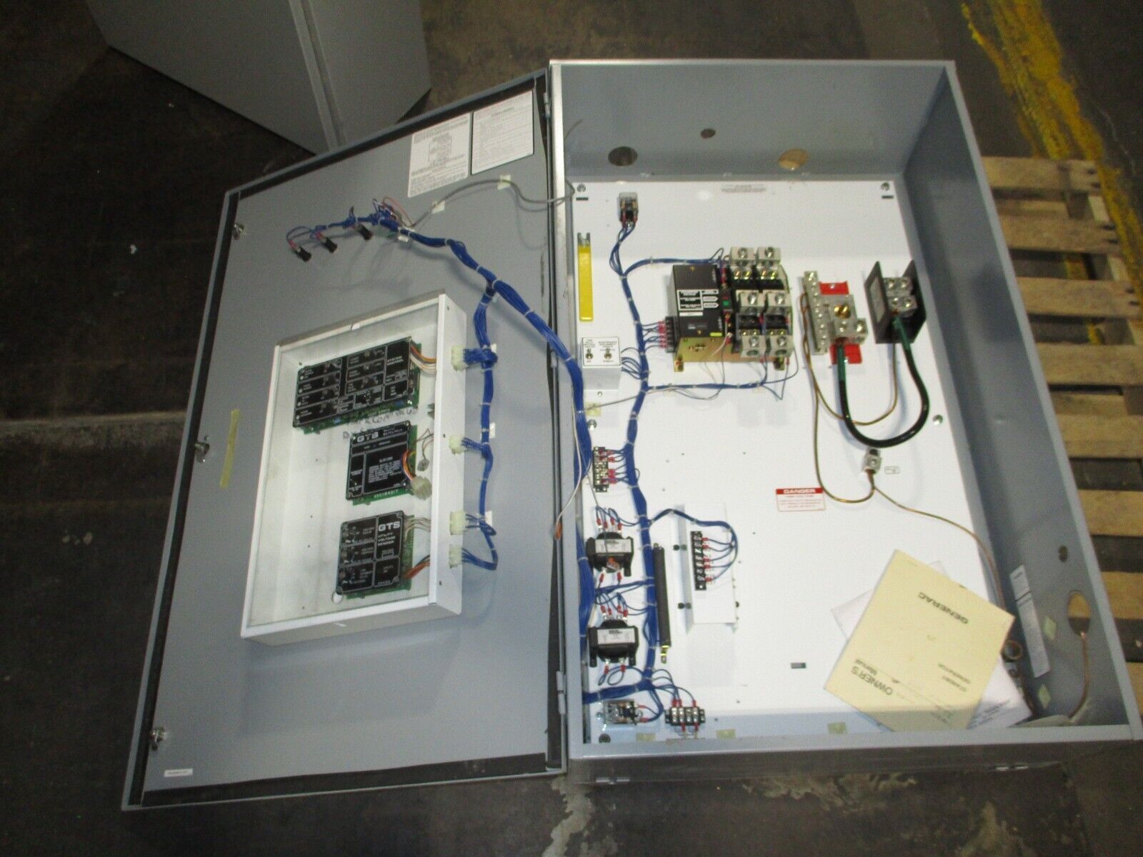 Generac Automatic Transfer Switch 91A01541-W 200A 120/240V 1Ph Used