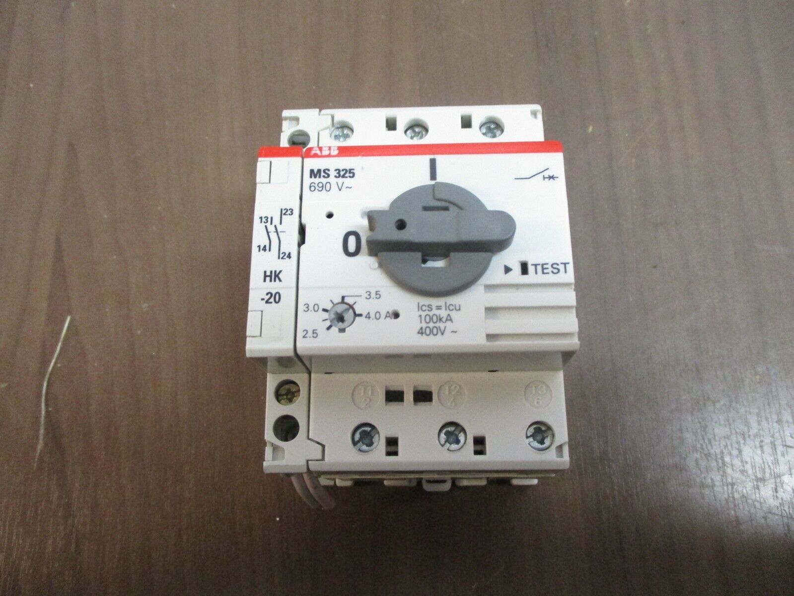 ABB Manual Starter MS 325 Trip: 2.5-4.0A 600V w/ Aux Contact Used