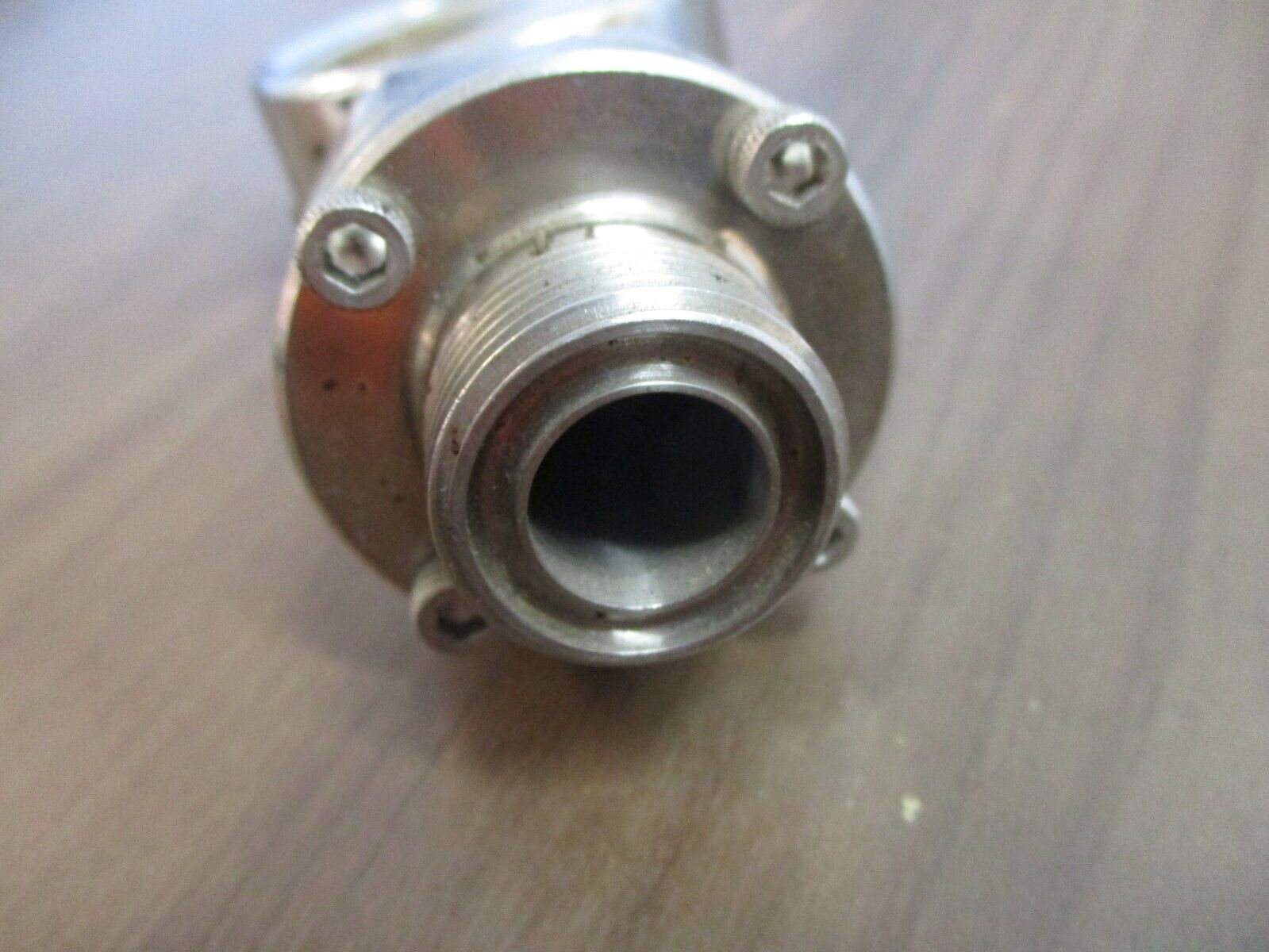 Cat Pumps Pressure Gauge Range: 0-1500PSI *Small Dent* Used