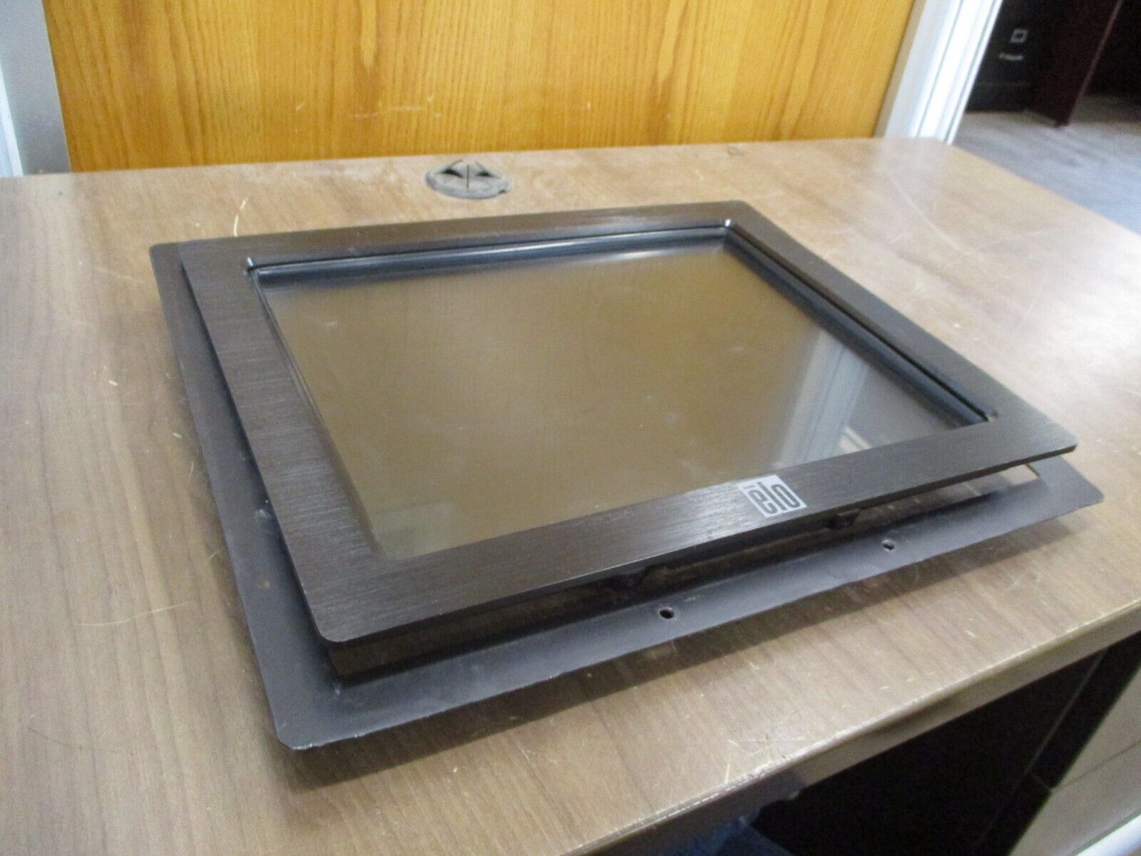 elo LCD Touch Screen Monitor ET1590L-8CWB-1-ST-NPB-G 12VDC 1.5A Used