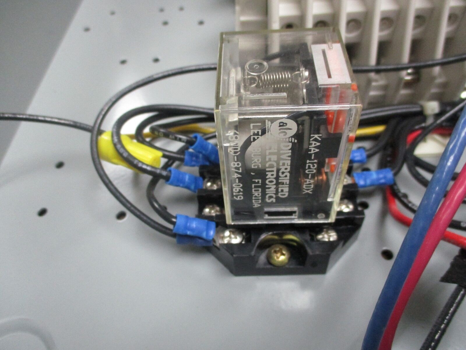 Cutler-Hammer Enclosed Lighting Contactor C30BNM 20A 250VDC/600VAC 120V Coil