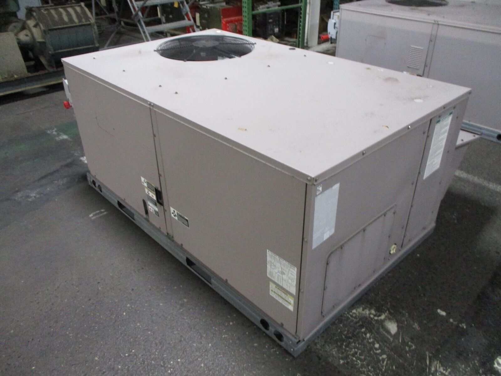 Carrier 48TFRooftop Unit 48TFE007---611-- 6 Ton 460V 3Ph Medium Heat Option Used