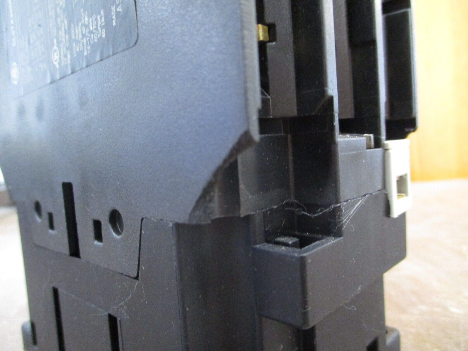 GE Contactor CL07A300M 120V Coil 100A 600V w/ (3) Aux Contact *Broken Casing*