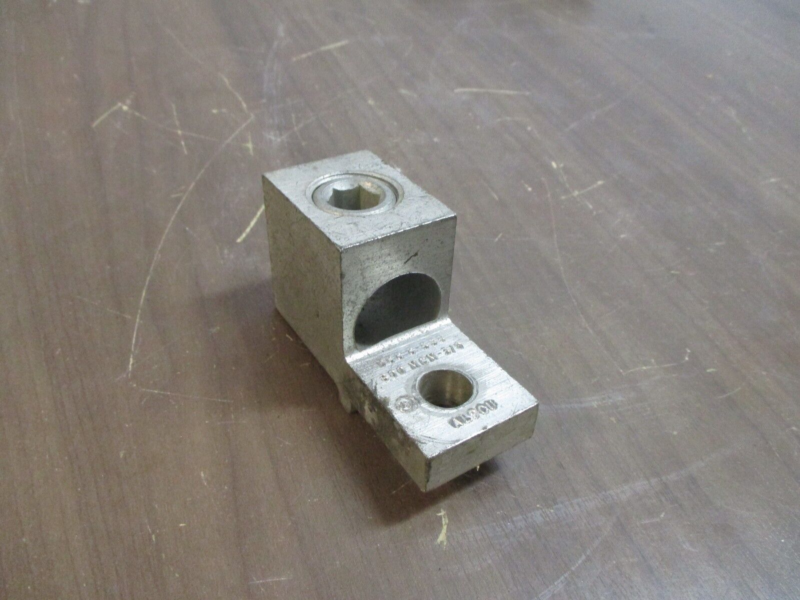 DCC Mechanical Lug C-686 800MCM-3/0 Used