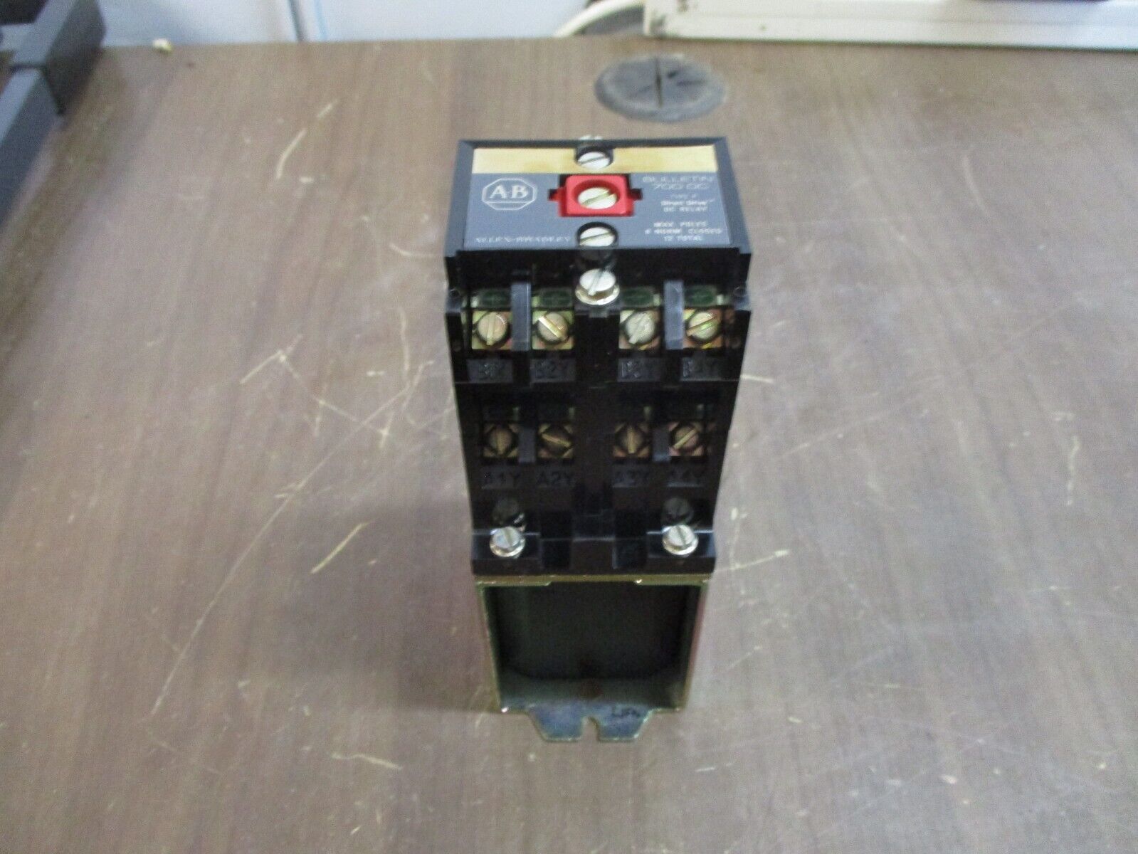 Allen-Bradley Type P Control Relay 700DC-P800Z1 Ser. A 115-125VDC Coil