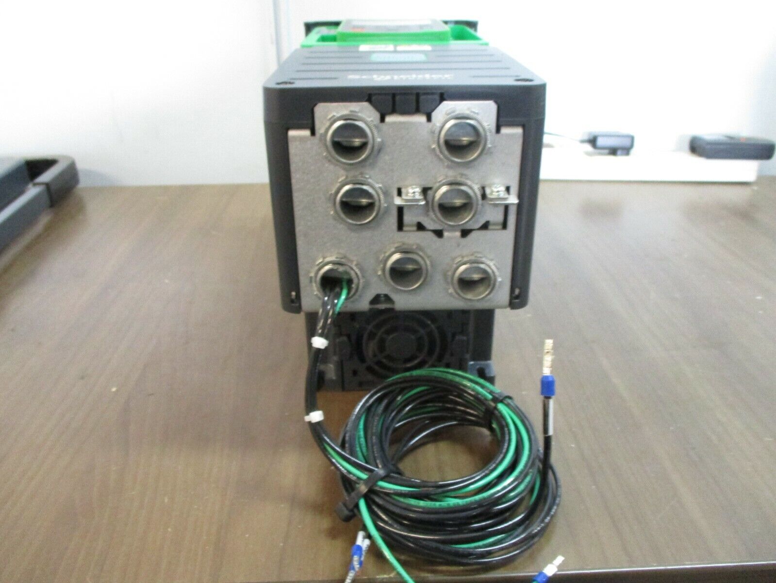 Schneider Electric Altivar 930 AC Drive ATV930U22N4 3HP 3Ph w/ Keypad Used