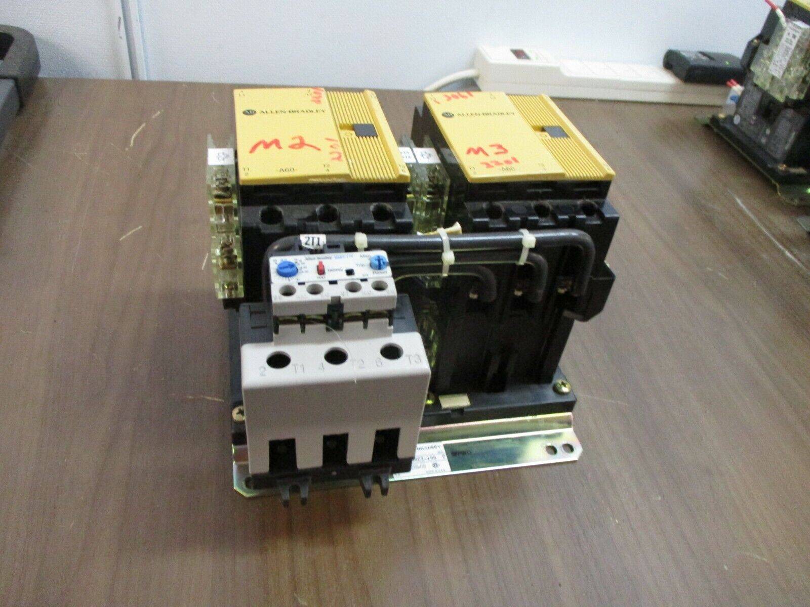 Allen-Bradley Reversing Starter 104-A60ND3-19B Ser. C 120V Coil Trip: 23-75A