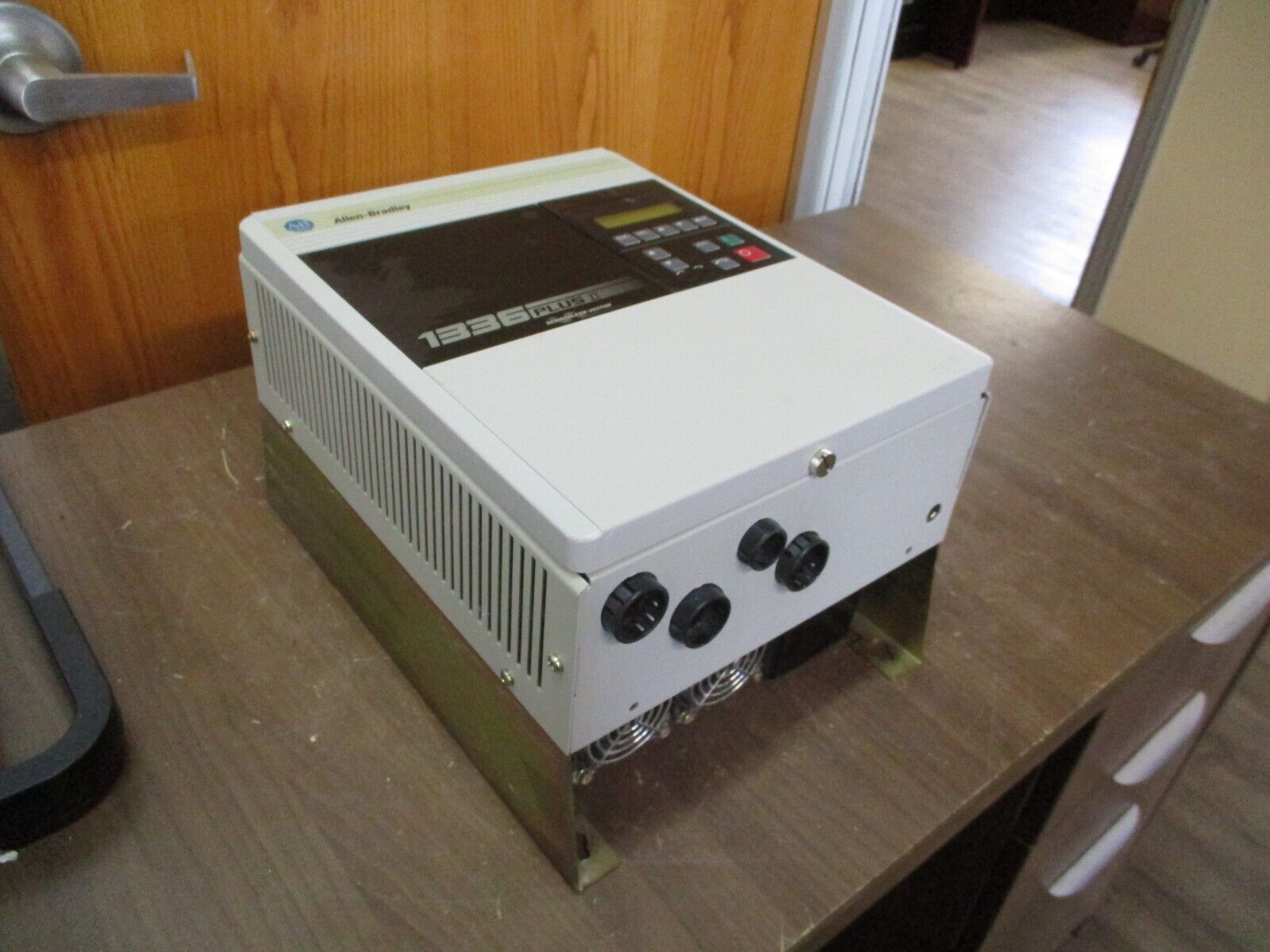 Allen-Bradley 1336 Plus II AC Drive 1336F-BRF100-AA-EN-L6 10HP 3Ph w/ Keypad