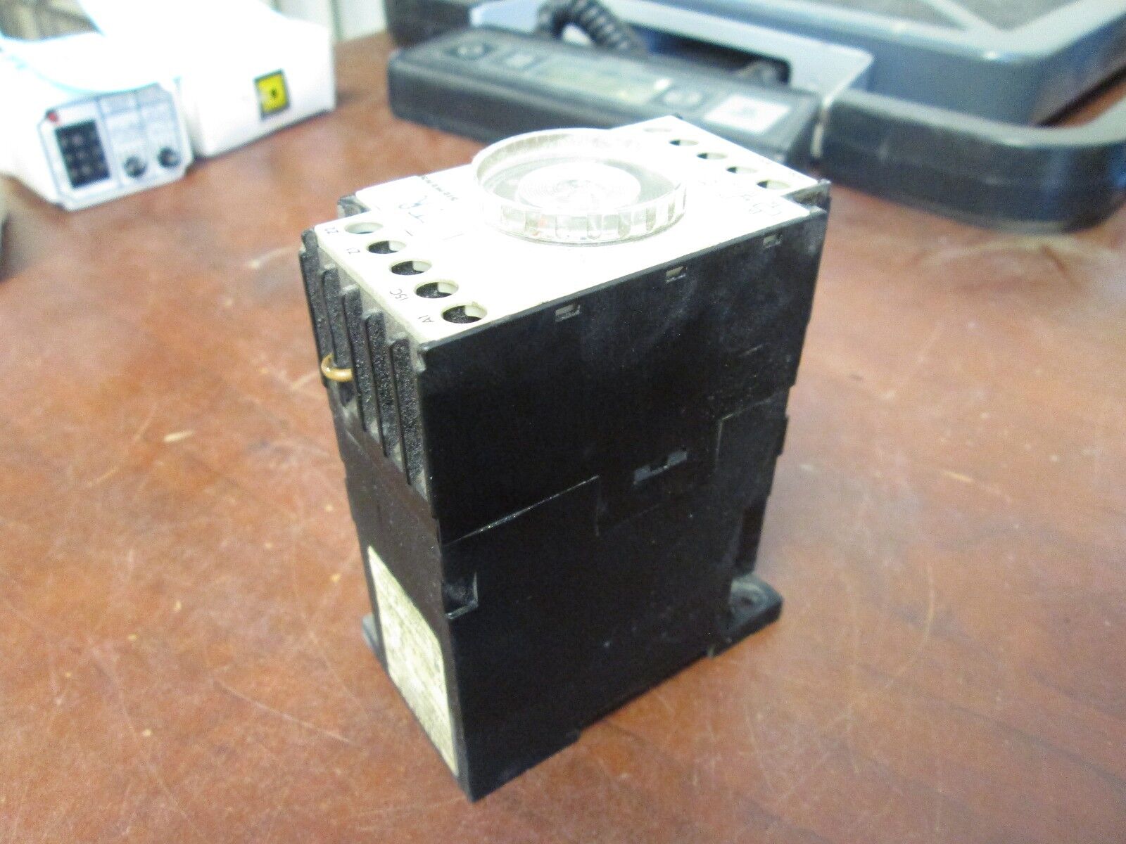 Siemens Timing Relay 7PU1540-8AK23 120-127VAC 50/60Hz 1.5-15sec Range Used