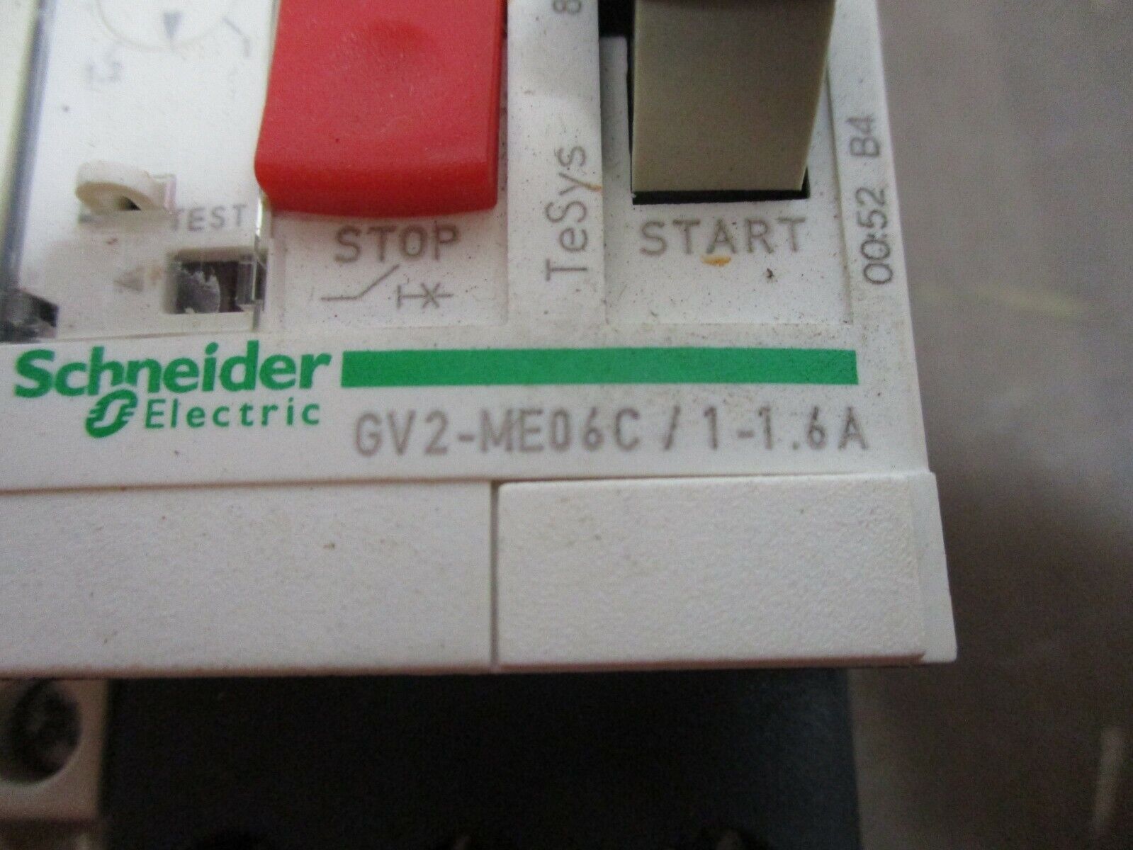 Schneider Electric Manual Starter GV2-ME06C Trip: 1-1.6A w/ Aux Contact Used