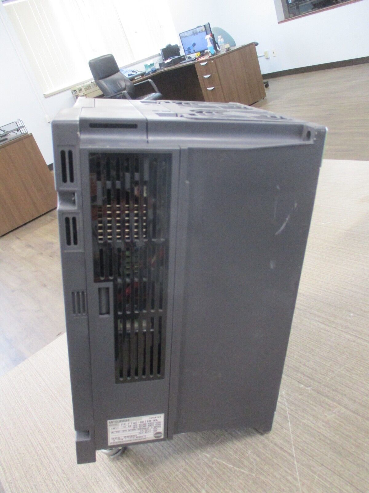 Mitsubishi F700 AC Drive FR-F740-00380-NA 25HP 3PH Input: Output: W/Keypad Used