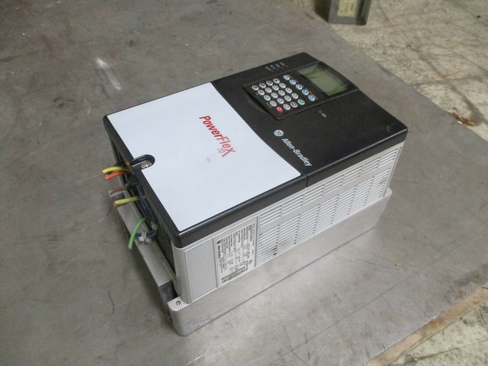 Allen-Bradley PowerFlex 70 AC Drive 20A D 011 A 0 AYNANC0 7.5HP 3Ph Used
