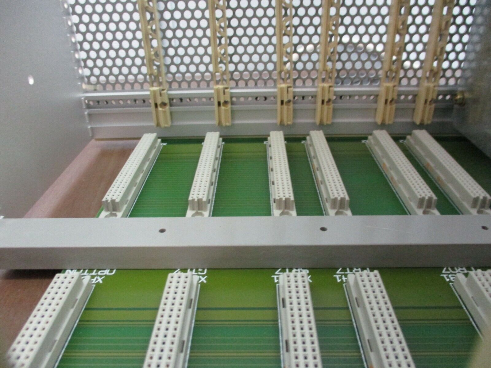 MGE PRIZ PLC Rack 6739819XD-4B Used