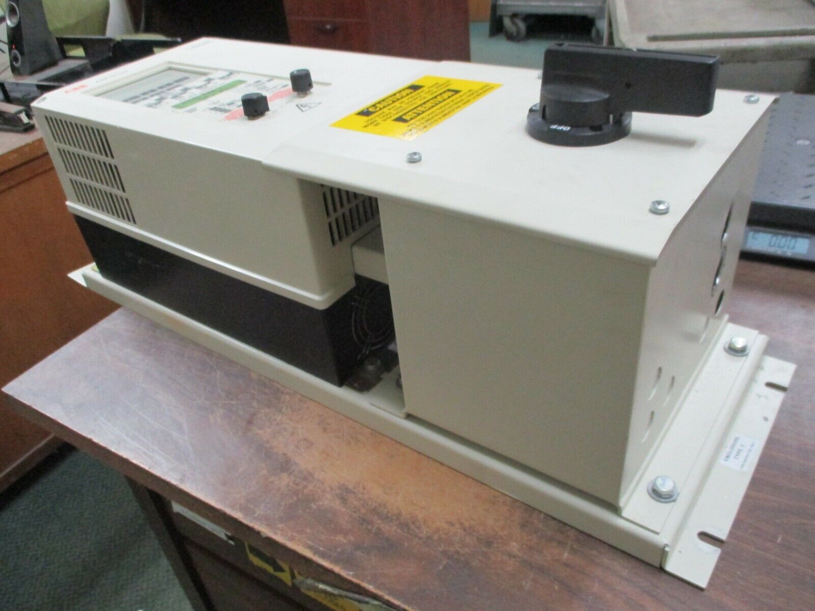 ABB ACH500 AC Drive w/ Disconnect ACH501-007-2-00P2G 7.5HP 3Ph Used