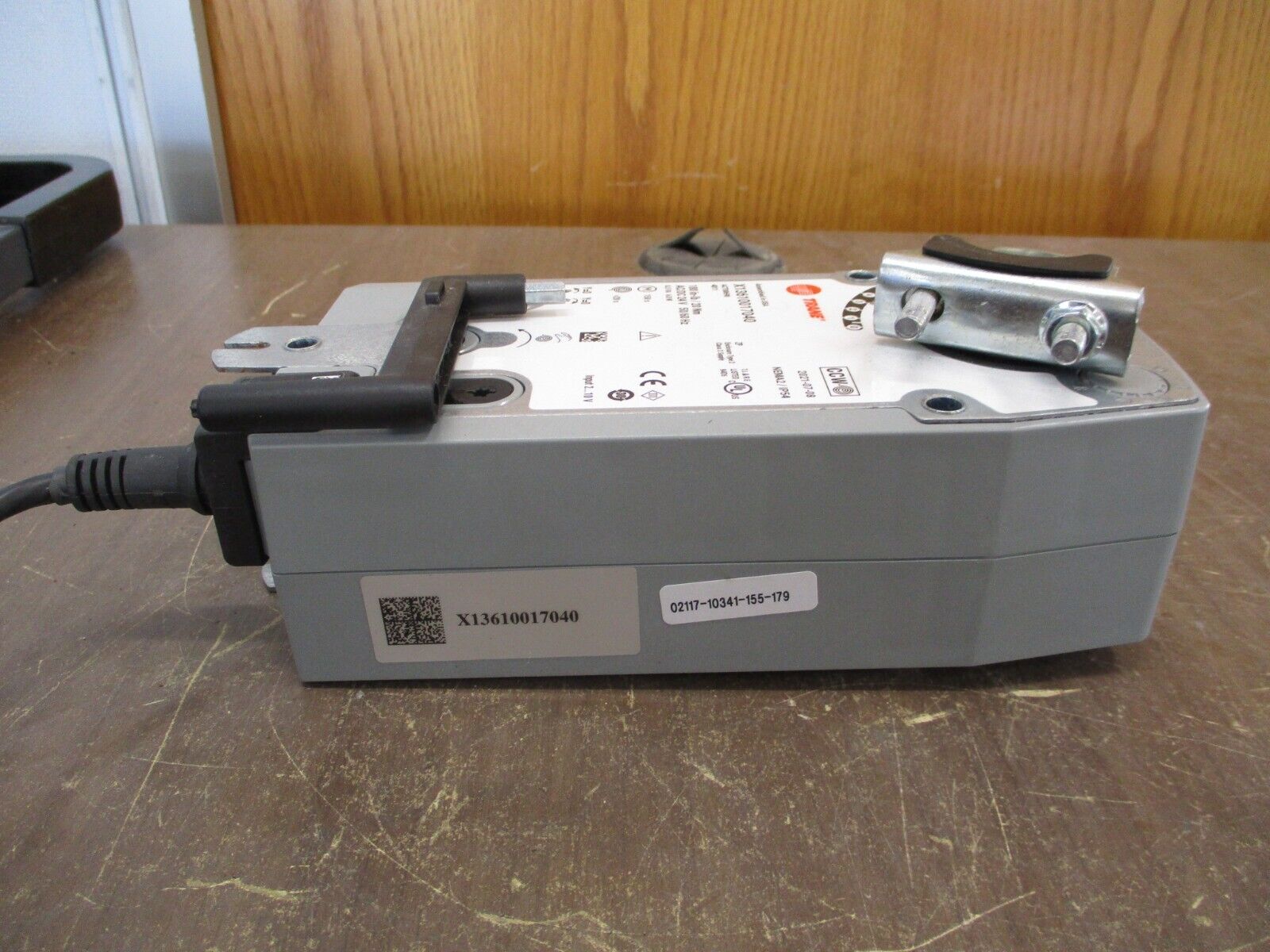 Trane Actuator X13610017040 180 in-lb 24V AC/DC Nema 2 *Missing Lug* Used