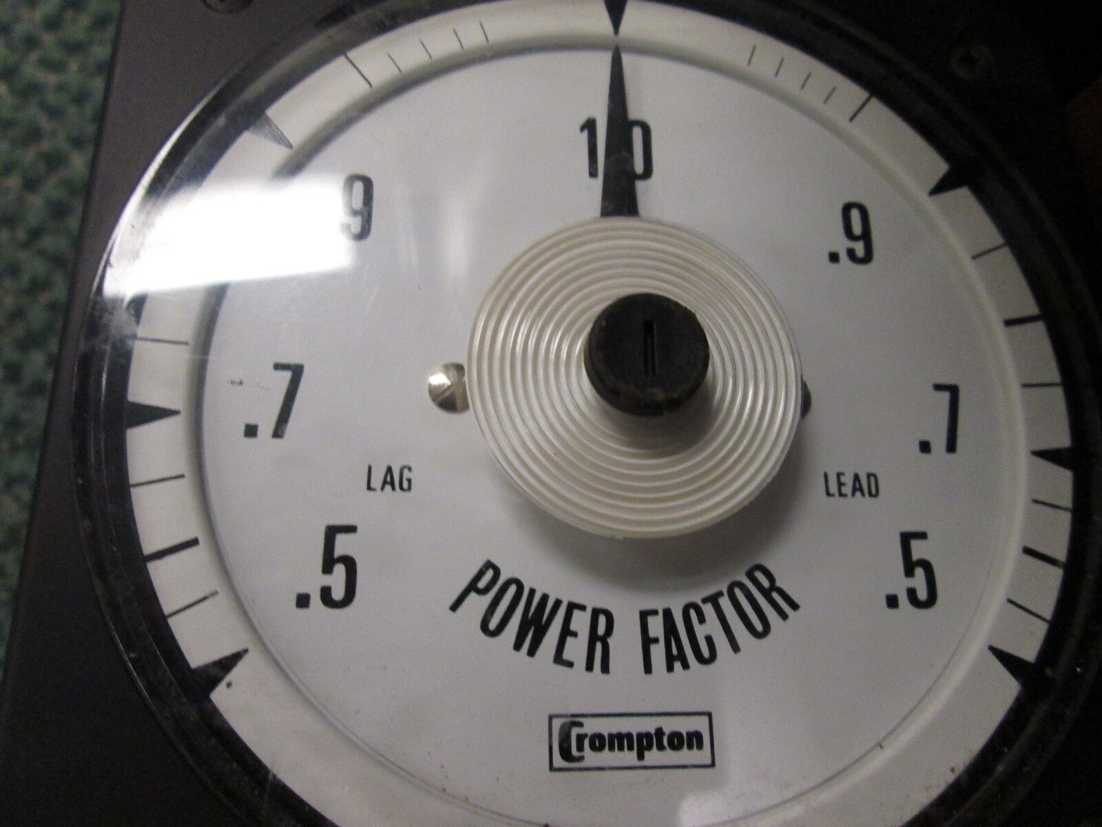 Crompton Power Factor Meter 077-427AQQAD Range +/- .5 120V Used