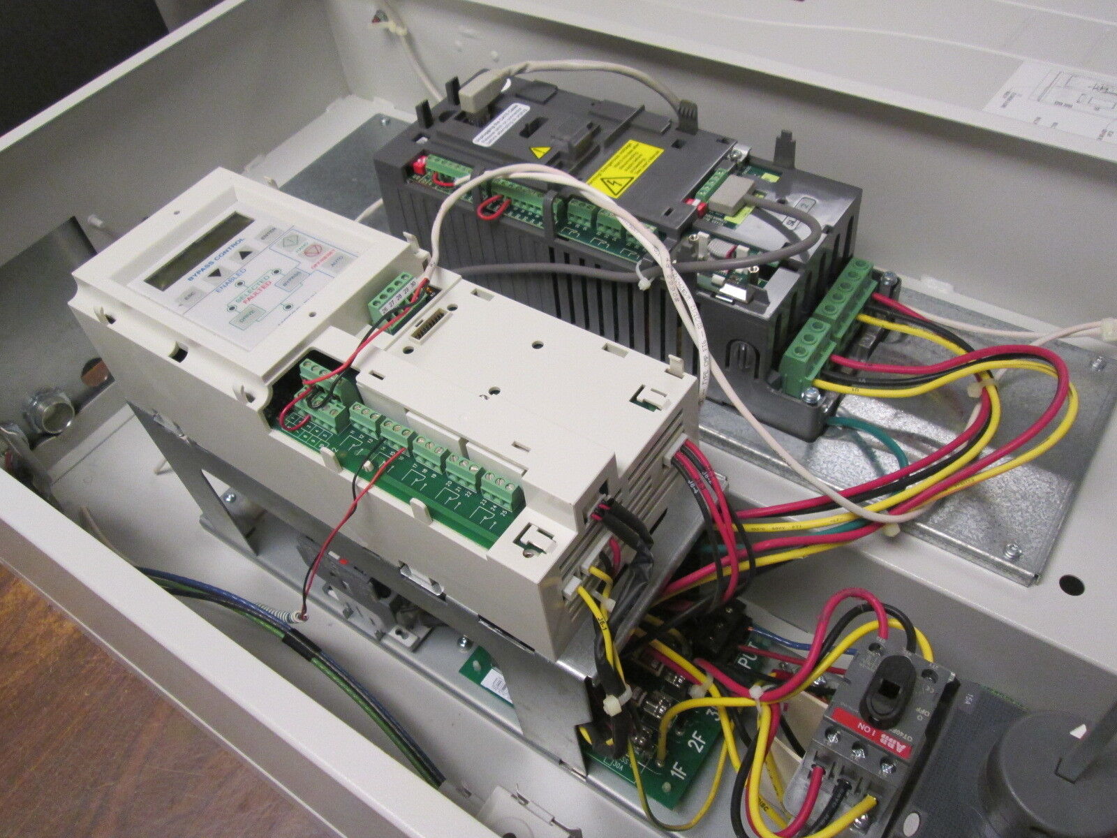 ABB ACH550 AC Drive w/ Bypass ACH550-BCR-07A5-2+F267 2HP 3Ph Used